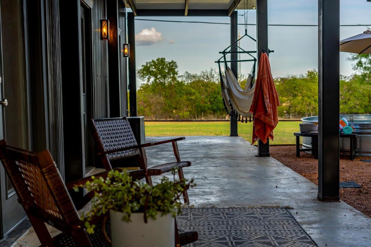 Container Haus Pet Friendly With Cowboy Pool Villa Fredericksburg Luaran gambar