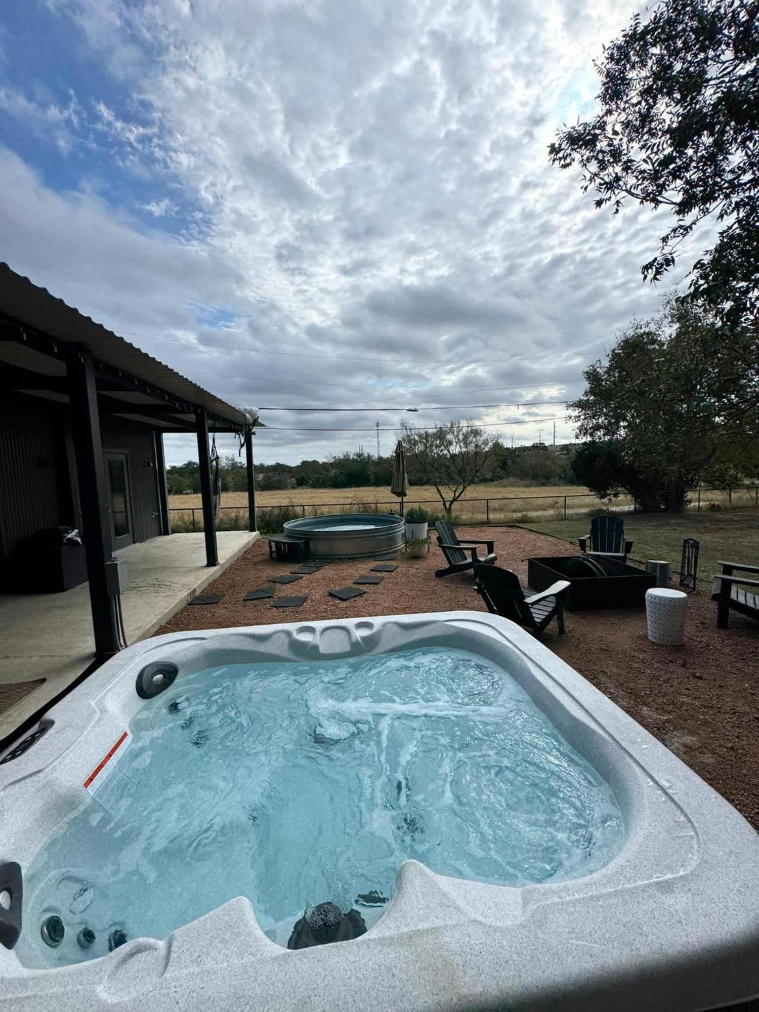 Container Haus Pet Friendly With Cowboy Pool Villa Fredericksburg Luaran gambar