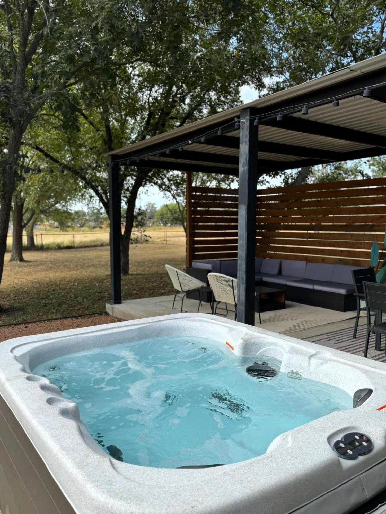 Container Haus Pet Friendly With Cowboy Pool Villa Fredericksburg Luaran gambar